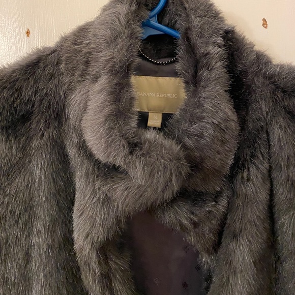 Banana Republic Grey/Silver Faux Fur Vest - Picture 5 of 5